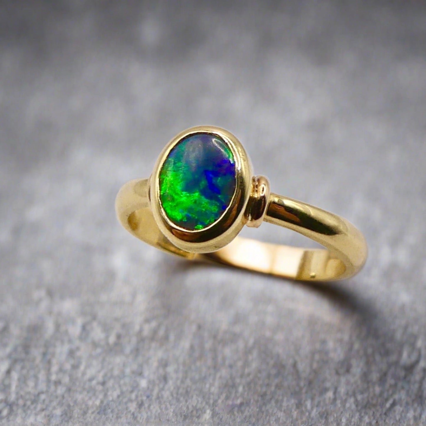 Elegant 9k Gold Ring Featuring Stunning Australian Black Opal