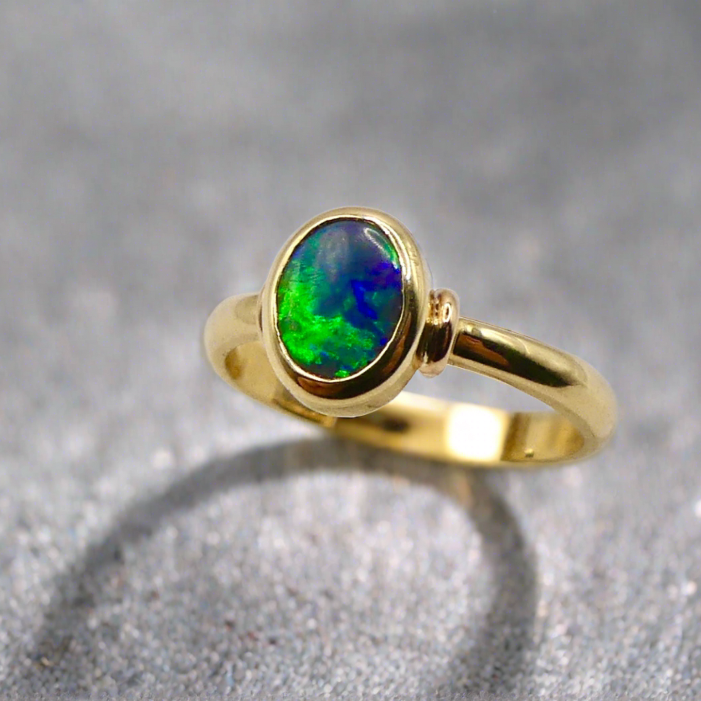 Elegant 9k Gold Ring Featuring Stunning Australian Black Opal