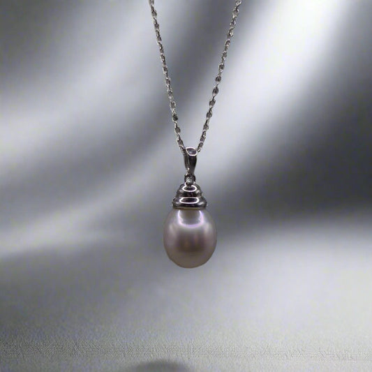 Luxurious South Sea Pearl Necklace in Sterling Silver Setting