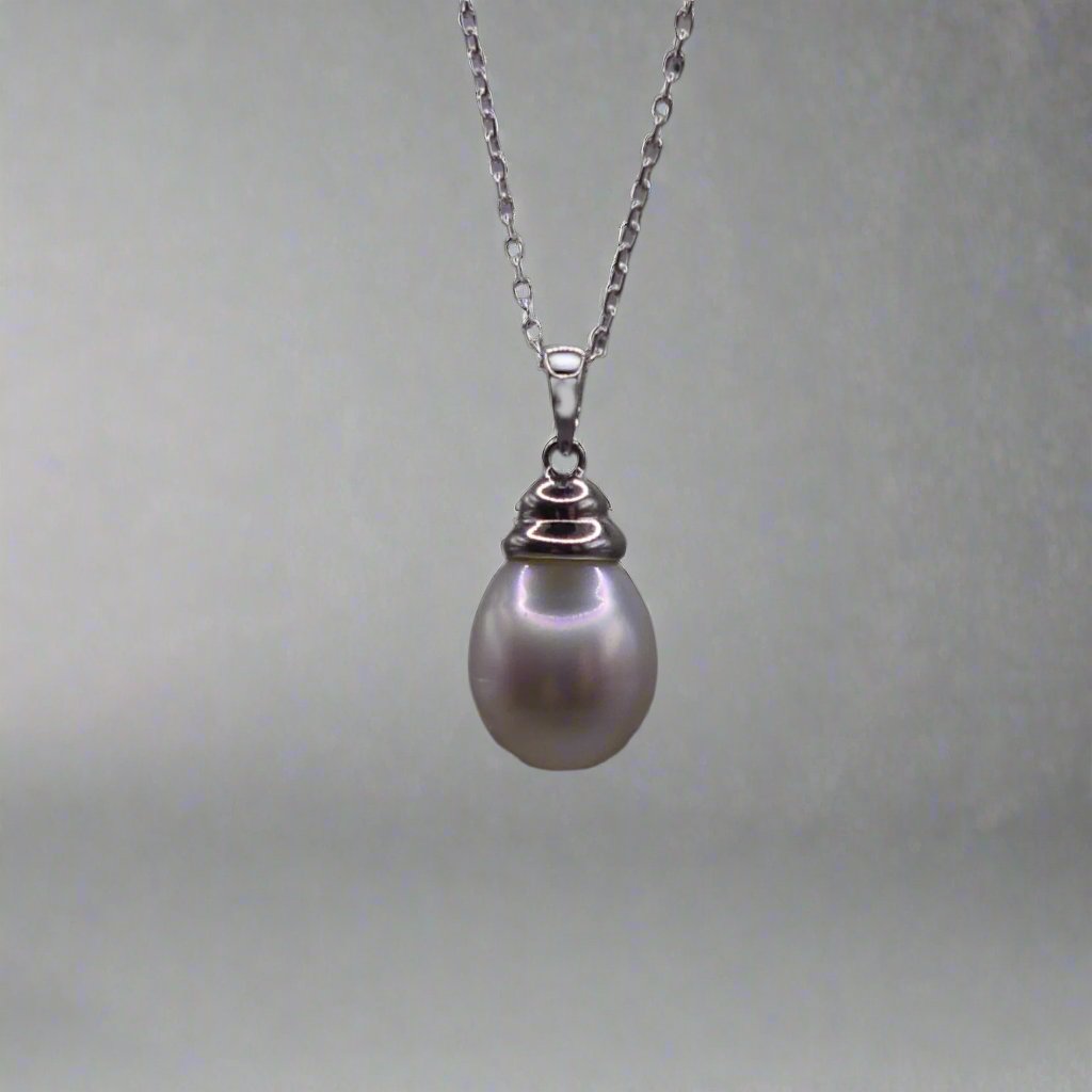 Luxurious South Sea Pearl Necklace in Sterling Silver Setting