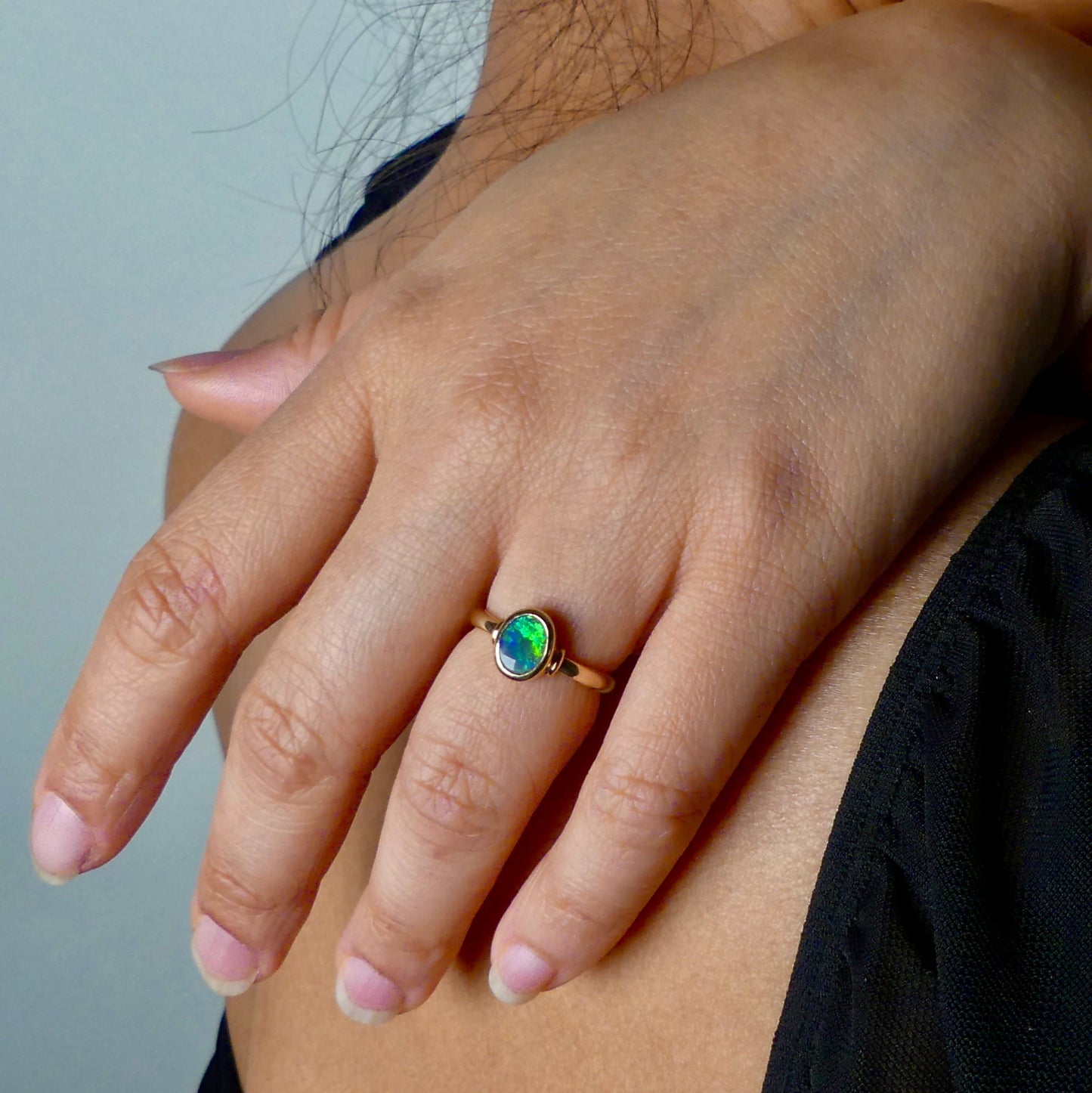 Elegant 9k Gold Ring Featuring Stunning Australian Black Opal