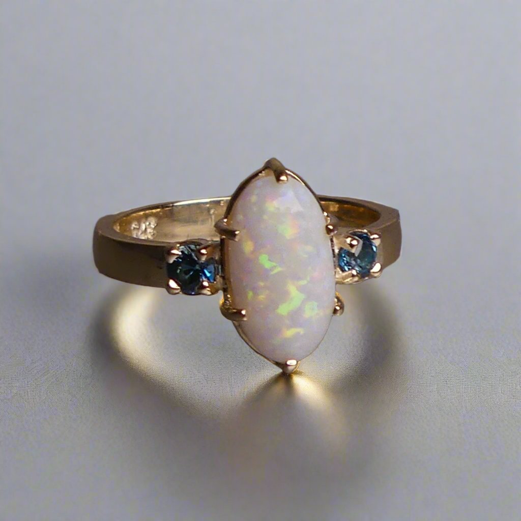 Sensational 9k Gold  Coober Pedy Australian Opal Ring