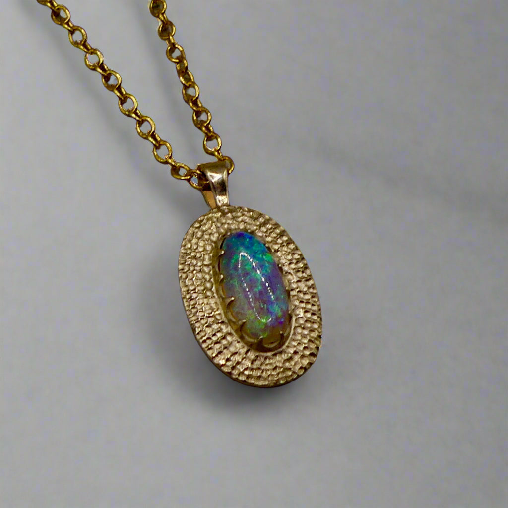 Beautiful 9k Gold Lightning Ridge Opal Pendant