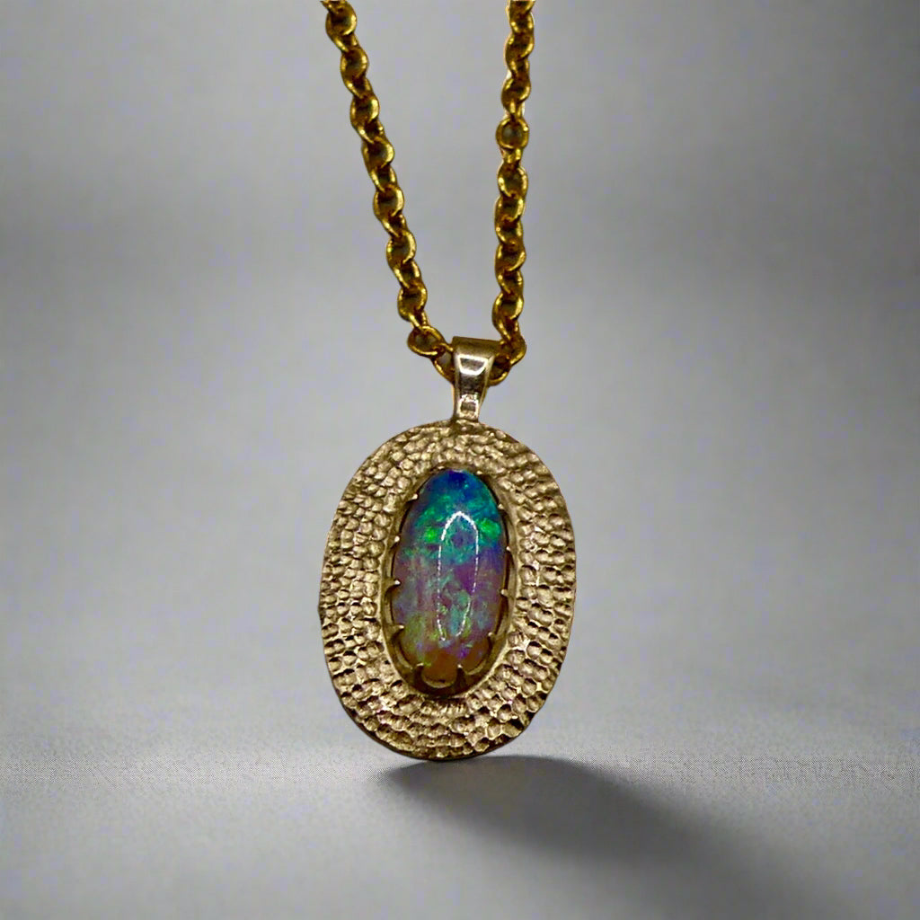 Beautiful 9k Gold Lightning Ridge Opal Pendant