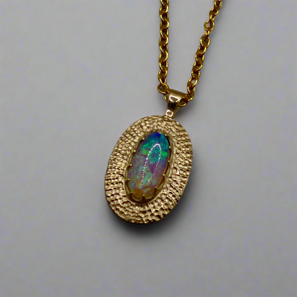 Beautiful 9k Gold Lightning Ridge Opal Pendant