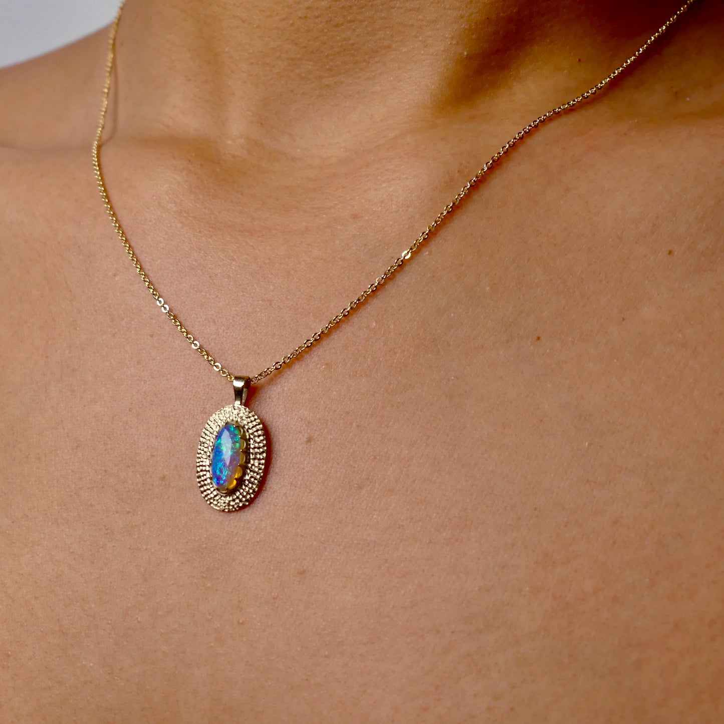 Beautiful 9k Gold Lightning Ridge Opal Pendant